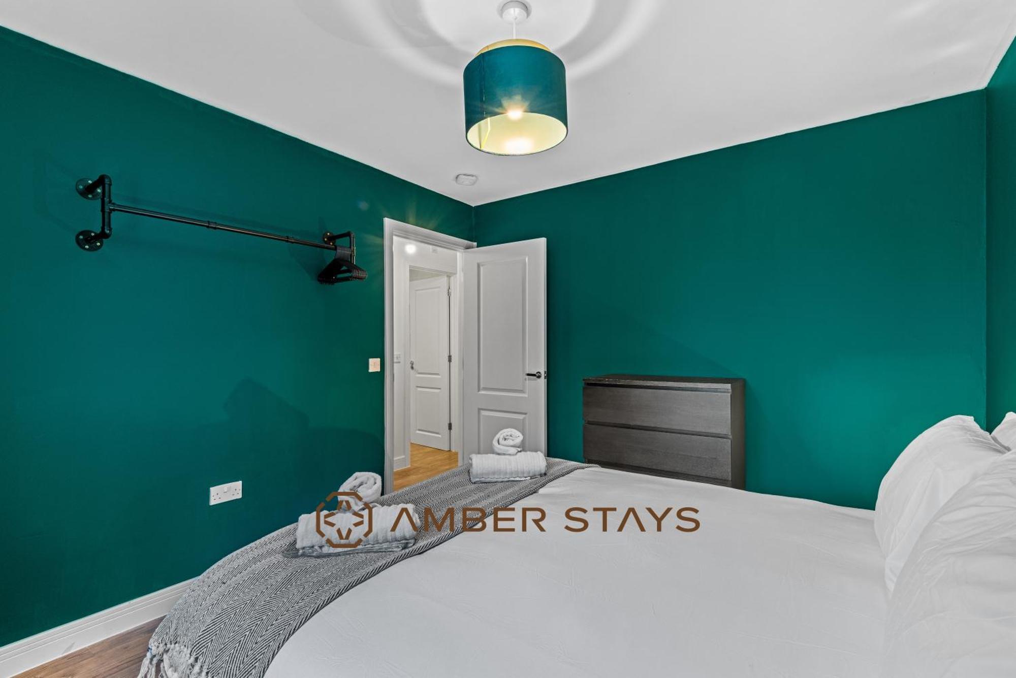 Spacious 5 Bed House In Reading By Amber Stays, Perfect For Business & Contractors, Sleeps 12! Dış mekan fotoğraf