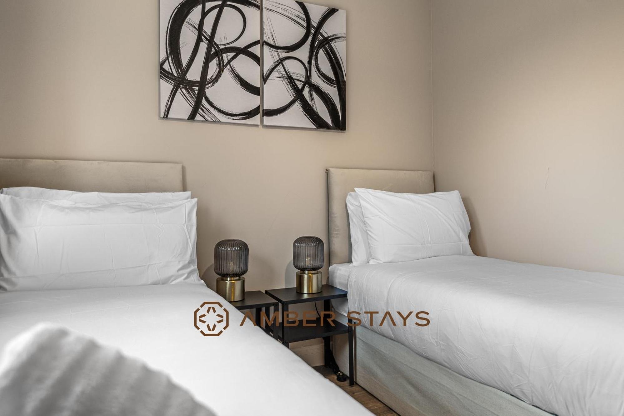 Spacious 5 Bed House In Reading By Amber Stays, Perfect For Business & Contractors, Sleeps 12! Dış mekan fotoğraf