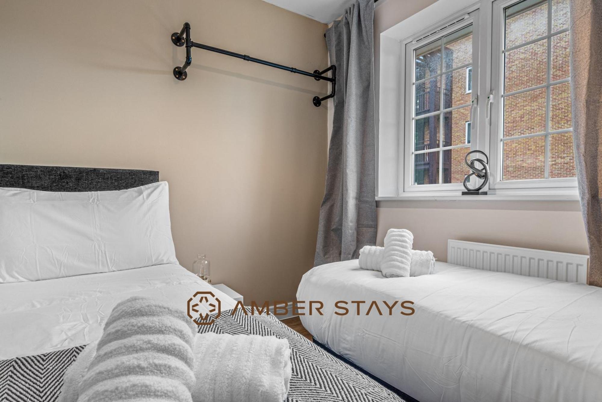 Spacious 5 Bed House In Reading By Amber Stays, Perfect For Business & Contractors, Sleeps 12! Dış mekan fotoğraf