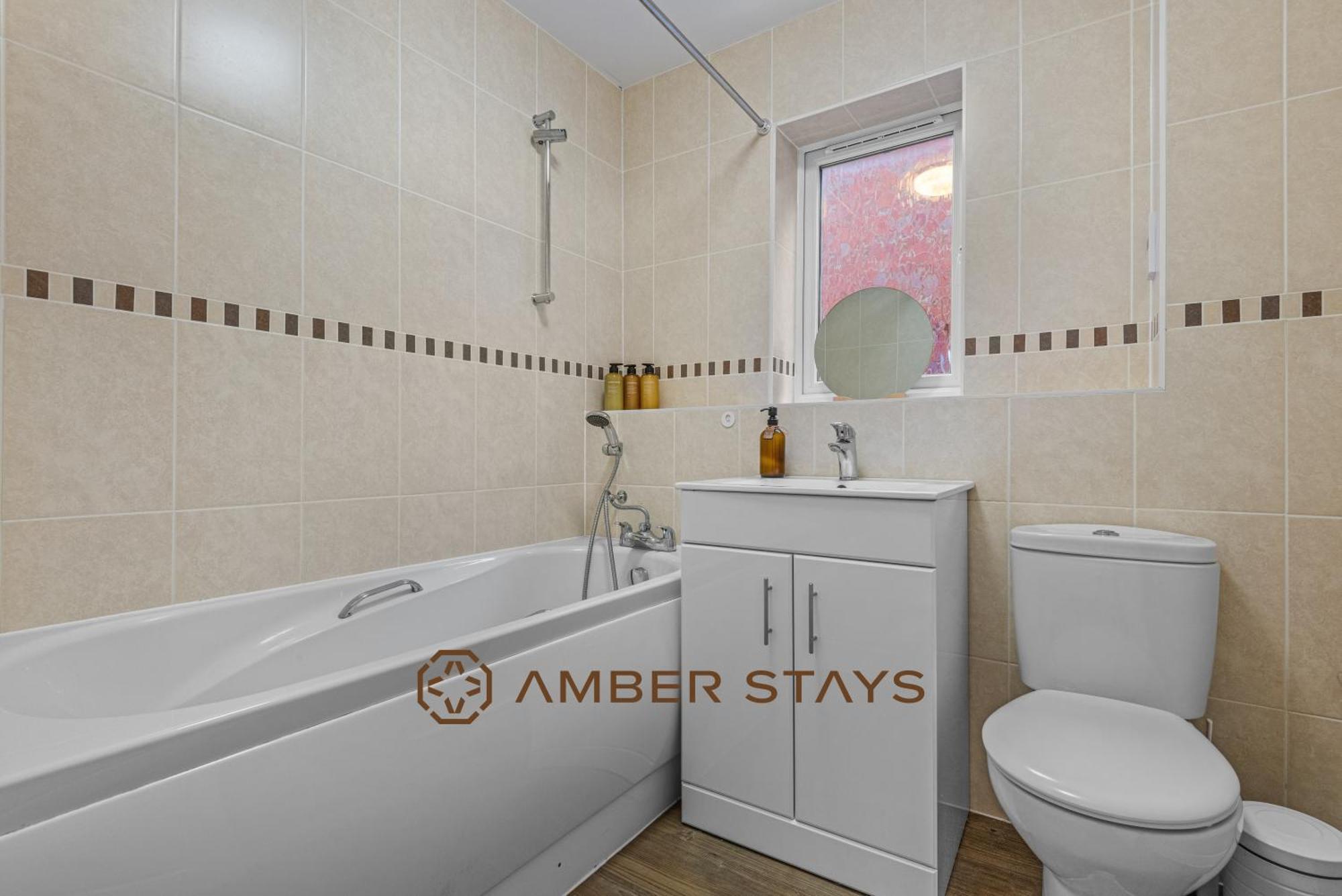 Spacious 5 Bed House In Reading By Amber Stays, Perfect For Business & Contractors, Sleeps 12! Dış mekan fotoğraf