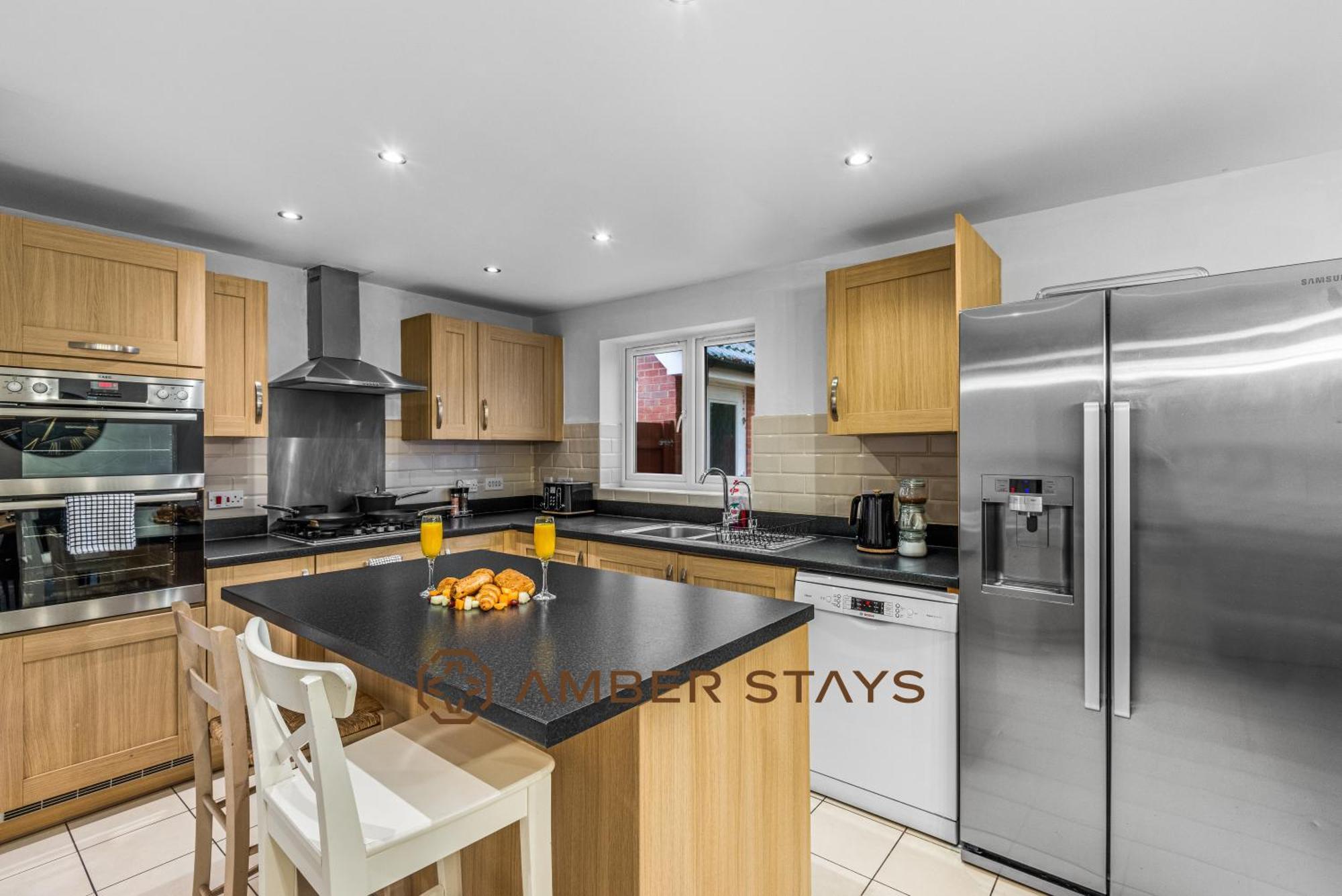 Spacious 5 Bed House In Reading By Amber Stays, Perfect For Business & Contractors, Sleeps 12! Dış mekan fotoğraf