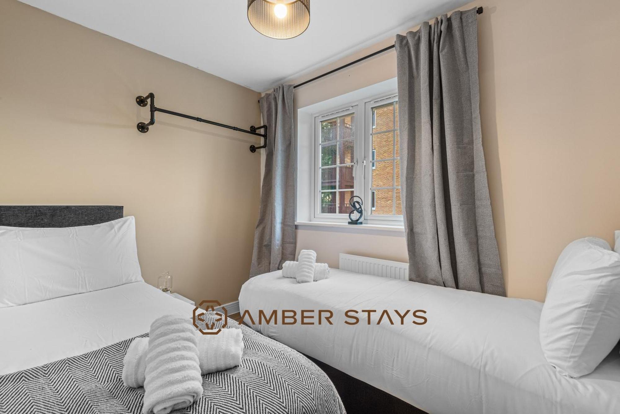 Spacious 5 Bed House In Reading By Amber Stays, Perfect For Business & Contractors, Sleeps 12! Dış mekan fotoğraf