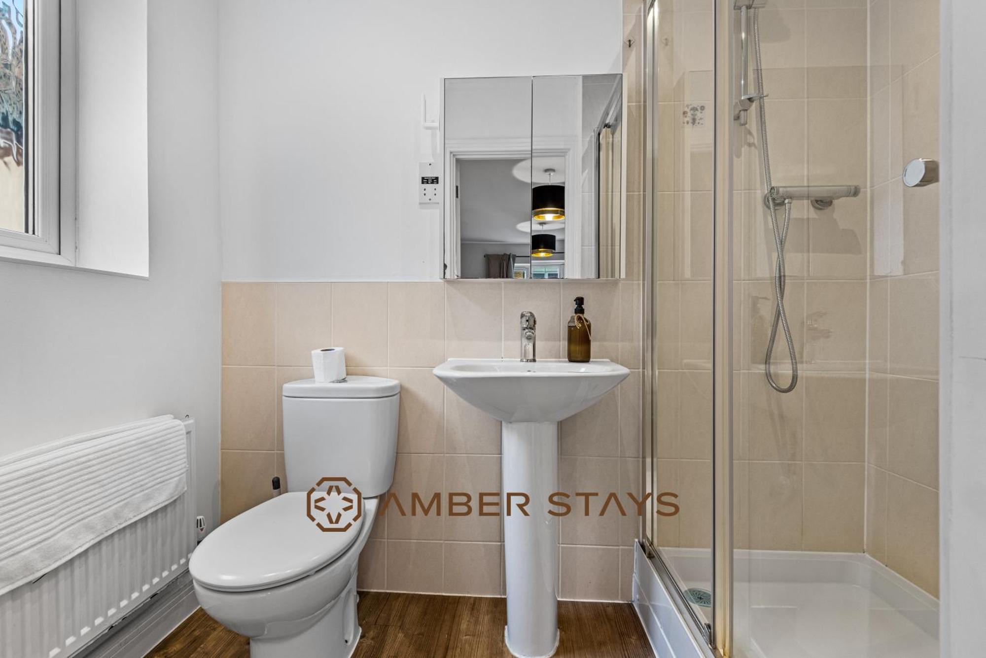 Spacious 5 Bed House In Reading By Amber Stays, Perfect For Business & Contractors, Sleeps 12! Dış mekan fotoğraf